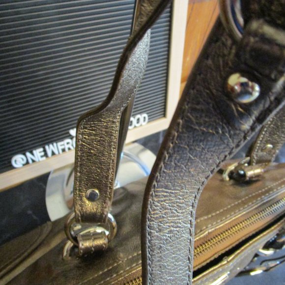 The Sak Gold Leather Shoulder Bag - Picture 11 of 15